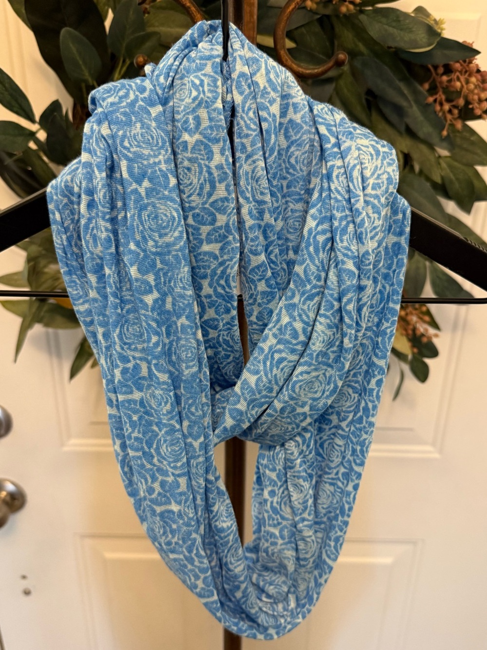 NWT Studio Thirty Six Blue Rose Floral Print Lightweight Infinity Scarf OS